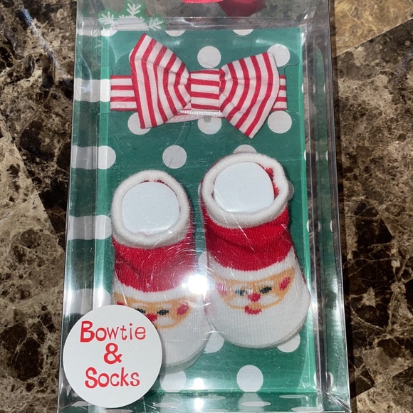 Baby Bow Tie and Socks NWT 0-6 Months - Picture 3 of 3